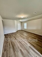 1820 Hayes Ln in Yukon, OK - Foto de edificio - Building Photo