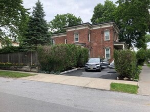 147 Woodlawn Ave, Unit 2 in Saratoga Springs, NY - Building Photo - Building Photo