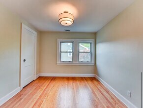 213 4th Ave, Unit Floor #2 in Hawthorne, NJ - Building Photo - Building Photo