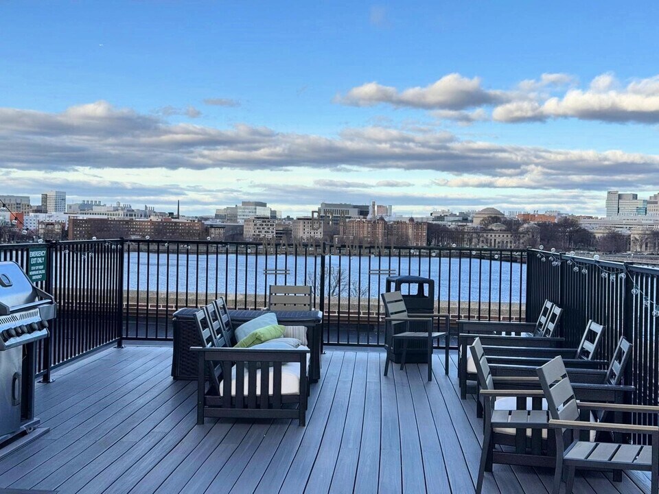 60 Charlesgate E in Boston, MA - Building Photo