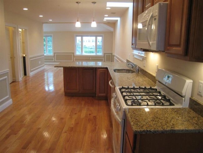 614 Main St, Unit 2