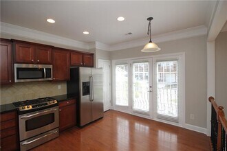 2132 Weldonberry Dr in Atlanta, GA - Building Photo - Building Photo