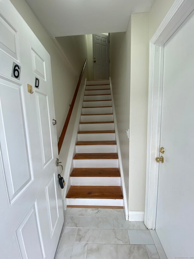 197 Pine Hill Rd in Thomaston, CT - Building Photo - Building Photo