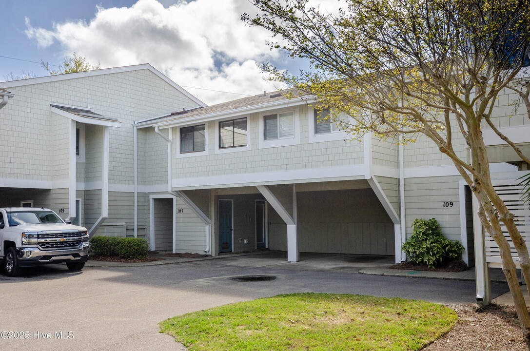 107 Driftwood Ct in Wrightsville Beach, NC - Building Photo