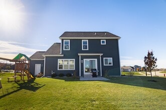 W198N5020 Hickory St in Menomonee Falls, WI - Building Photo - Building Photo