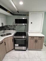 188-08 Mangin Ave in Queens, NY - Building Photo
