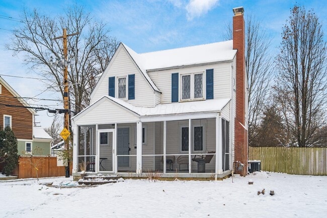 property at 51 E Schreyer Pl