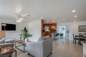 2255 Gorham Ave in Ft. Myers, FL - Foto de edificio - Building Photo