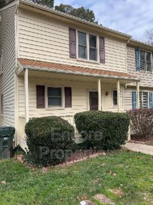 6555 English Oaks Dr in Raleigh, NC - Foto de edificio