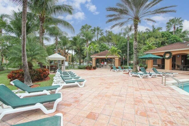 1180 Wildwood Lakes Blvd, Unit 202 in Naples, FL - Foto de edificio - Building Photo