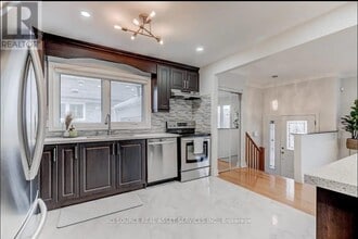 96 Wyndcliff Crescent in Toronto, ON - Building Photo - Building Photo