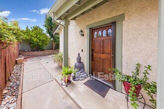 26076 Viento Ct in Santa Clarita, CA - Building Photo - Building Photo