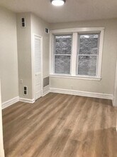 3412 W Foster Ave, Unit 1A in Chicago, IL - Foto de edificio - Building Photo