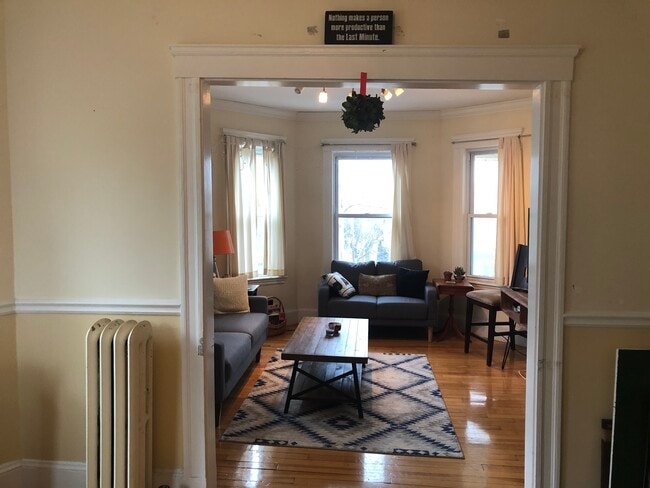 21 Lewis St, Unit 3 in Somerville, MA - Building Photo - Building Photo