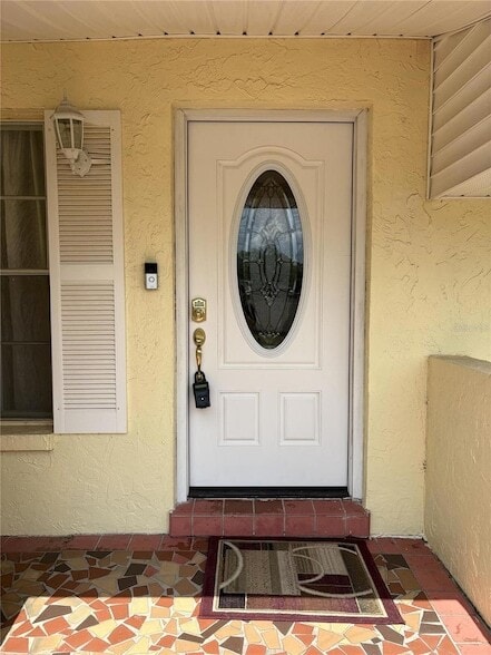 1008 Lady Guinevere Dr in Valrico, FL - Foto de edificio - Building Photo