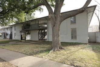 Sandia Park in Dallas, TX - Foto de edificio - Building Photo