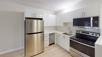 Britannia Park in Ottawa, ON - Building Photo