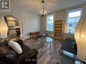 242 Bridge St in Carleton Place, ON - Building Photo