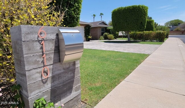 6110 E Blanche Dr in Scottsdale, AZ - Building Photo - Building Photo