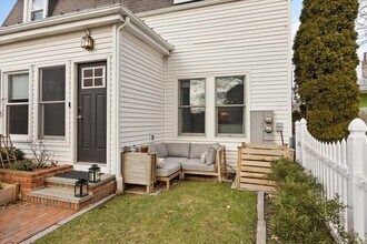 8R Mt Vernon St in Boston, MA - Building Photo - Building Photo