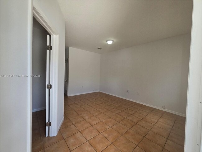 1627 SE 30th St in Homestead, FL - Building Photo - Building Photo