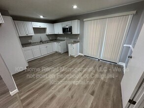 8504 Ruskin Way in Kansas City, MO - Building Photo - Building Photo