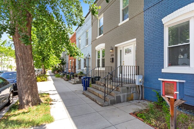 property at 1226 Carrollsburg Pl SW
