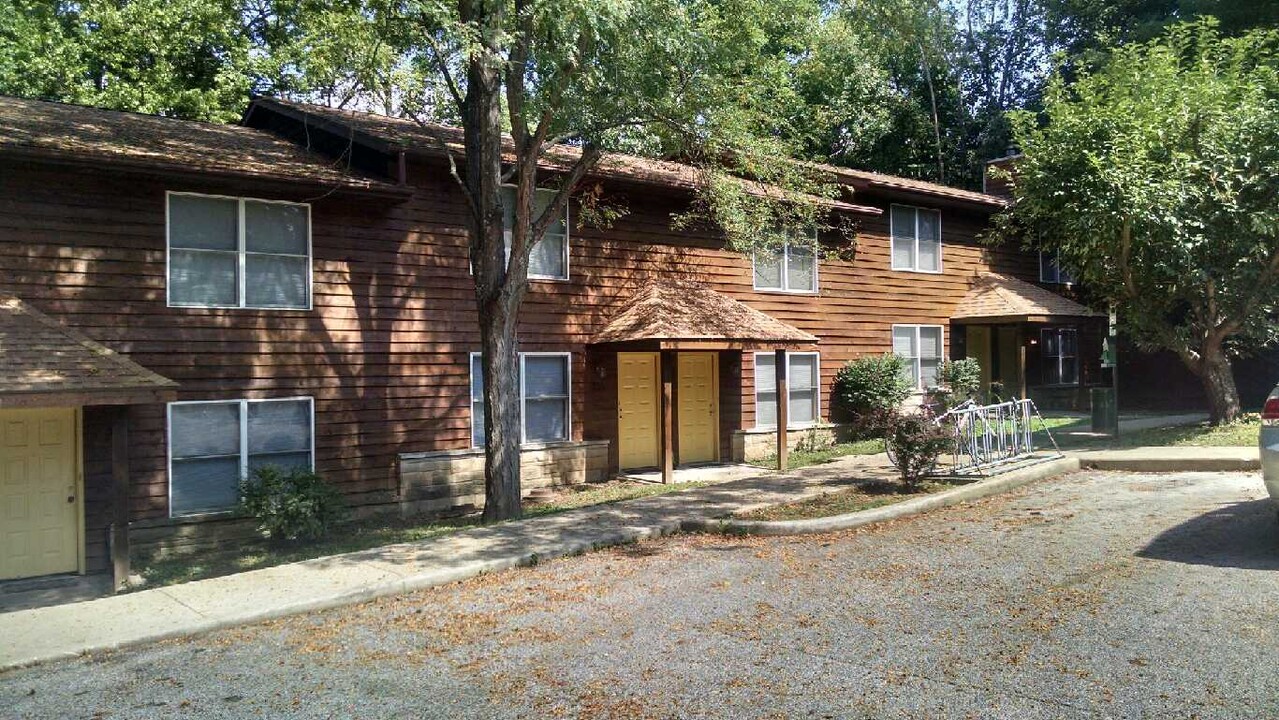 722 W 17th St in Bloomington, IN - Foto de edificio