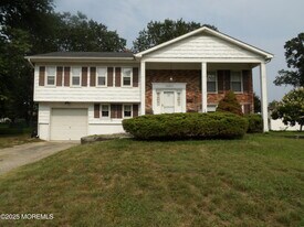 30 Brunswick Dr in Howell, NJ - Building Photo