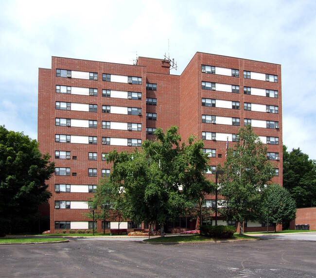 Earl Towers in Hudson Falls, NY - Foto de edificio - Building Photo