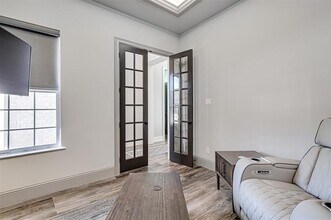 13924 E Riviera Dr in Burleson, TX - Foto de edificio - Building Photo