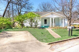 583 N Assembly Dr in Fayetteville, AR - Building Photo