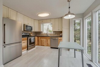 5009 Emerald Dr in Kingsport, TN - Foto de edificio - Building Photo