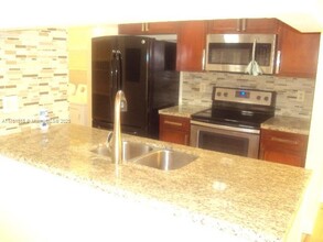 2678 N Nob Hill Rd in Sunrise, FL - Building Photo - Building Photo