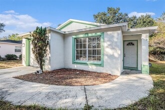 8512 Lazy River Dr in Tampa, FL - Building Photo - Building Photo