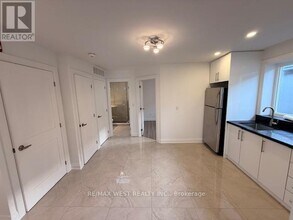 191 Rosethorn Ave in Toronto, ON - Building Photo - Building Photo