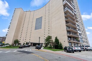 380 Mountain Rd in Union City, NJ - Building Photo