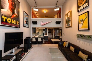 1 Landmark Sq in Port Chester, NY - Building Photo