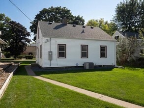 1149 Smith Ave S in West St. Paul, MN - Building Photo - Building Photo