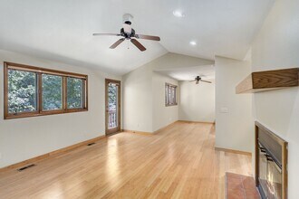 933 N Oak Dr in Fayetteville, AR - Building Photo - Building Photo