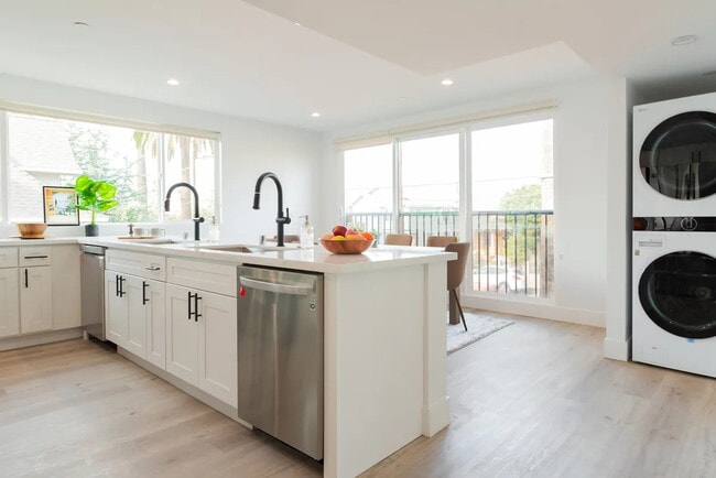 1622 W 35th Pl in Los Angeles, CA - Building Photo - Building Photo