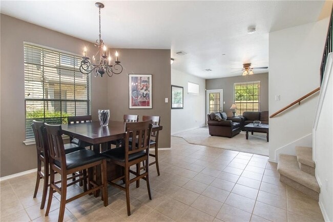 9201 Brodie Ln in Austin, TX - Foto de edificio - Building Photo