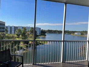 10730 NW 66th St in Doral, FL - Building Photo - Building Photo