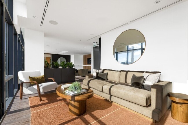 Latitude in Arlington, VA - Foto de edificio - Building Photo