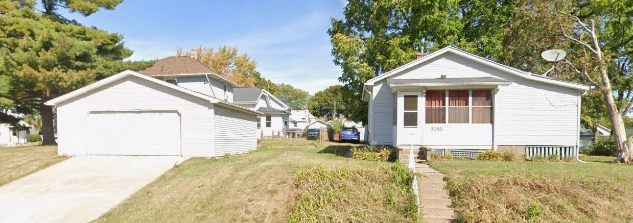 2085 W 3rd St in Dubuque, IA - Building Photo