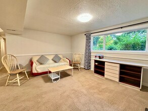 12030 NE 144th St in Kirkland, WA - Building Photo - Building Photo