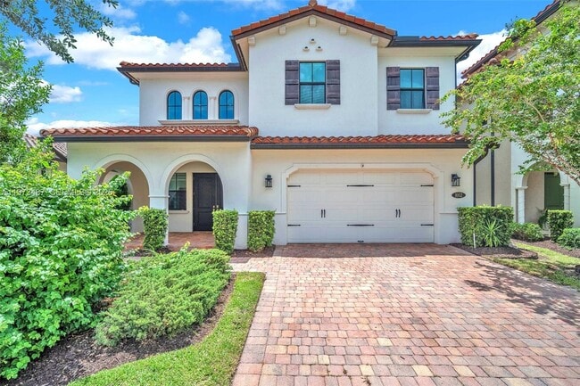 1052 SW 113th Way in Pembroke Pines, FL - Building Photo - Building Photo