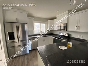 5625 Cederholm Ave in Regina, SK - Building Photo - Building Photo