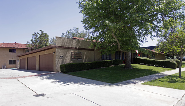 Los Robles Vista in Redlands, CA - Foto de edificio - Building Photo