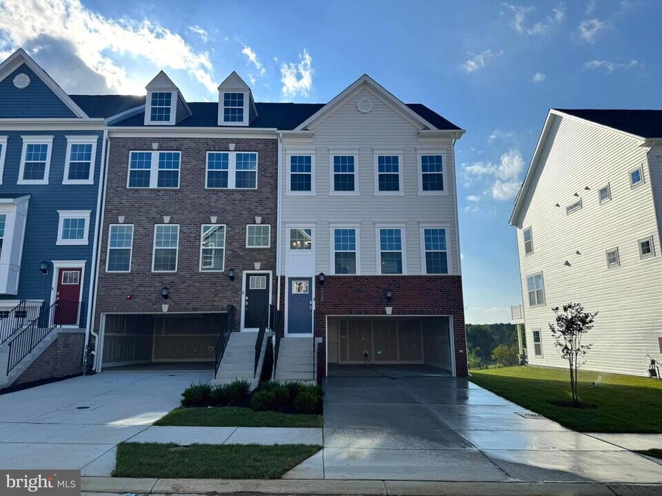 7730 Meander Ct S in Woodlawn, MD - Building Photo